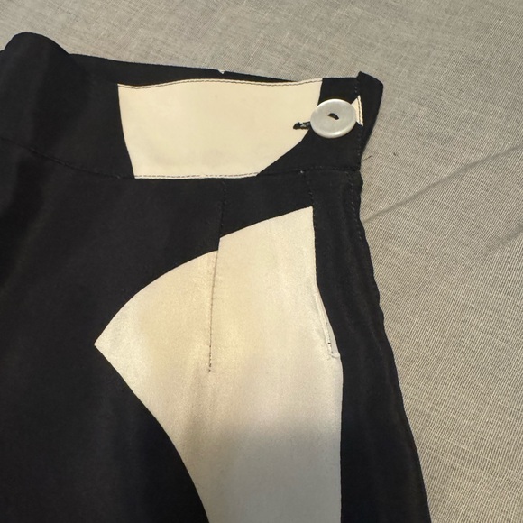 Emilio Pucci Black and Cream Silk Pencil Skirt - Picture 3 of 7